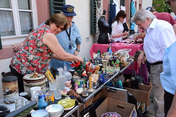 Deutsch-amerikanischer Flohmarkt am 21. Mai in Wiesbaden auf dem Hainerberg.