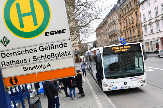 Bushaltestelle "Dernsches Gelände - Bussteig B” in Wiesbaden wird am Samstag, 3. Juni, verlegt.
