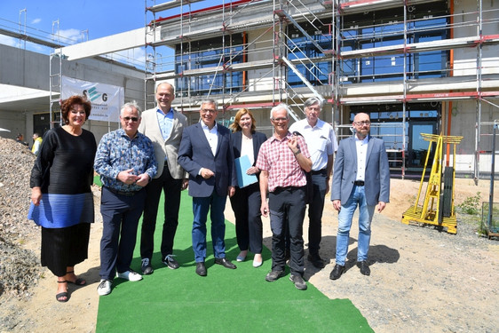 Das Großraumprojekt “Haineweg” in Wiesbaden-Nordenstadt feiert bei bestem Wetter einen weiteren Meilenstein - das Baufest der Kita-Nord.