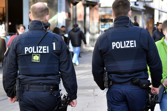 Kräfte der Stadtpolizei und der Polizeidirektion Wiesbaden haben am Wochenende wieder in der Innenstadt kontrolliert