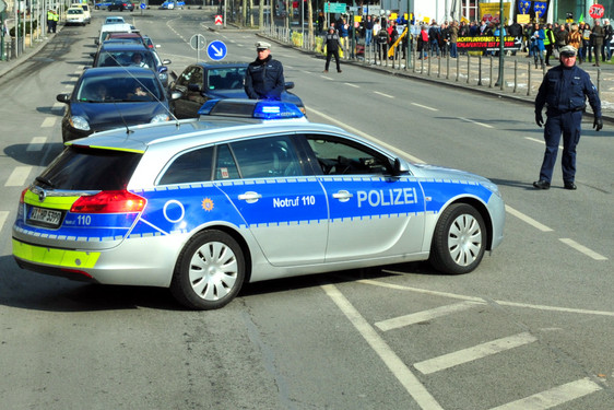 Treffen der Innenminister:innen der G7 Staaten in Wiesbaden. Straßen werden gesperrt. Es wird zu erheblichen Verkehrsbehinderung kommen. Über 1.000 Polizist:innen sind im Einsatz.