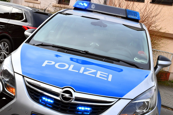 44-Jähriger pöbelt Passanten in Wiesbaden an und leistet bei der Polizei  Widerstand. Mann wird festgenommen.