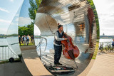 Die Landeshauptstadt Wiesbaden lädt Kunst- und Kulturschaffende aus Wiesbaden und Mainz ein, die Skulptur "Dem Wasser gewidmet"  in Kastel künstlerisch zu bespielen.