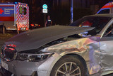 Zu einem Unfall auf einer Kreuzung in Wiesbaden ist es am Freitagabend gekommen. Dabei stießen zwei Autos zusammen. Eine Person wurde verletzt. Rettungskräfte waren im Einsatz.