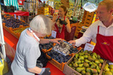 Der Nachmittags-Wochenmarkt auf dem Wiesbadener Luisenplatz geht mit positiver Zwischenbilanz in die Winterpause.