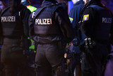 Polizei findet bei Kontrollmaßnahmen in der Nacht von Sonntag auf Montag Messer, Schraubendreher und Drogen.