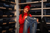 Bei Jeans Boss in Wallau erleben Sie am Samstag, 30. November,  zwölf Stunden Advents-Shopping mit Schnäppchen-Angeboten.