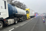 Lkw kracht in Stauende: Unfall auf der A3 bei Wiesbaden-Breckenheim am Mittwochmorgen. Der Crash sorgte für eine stundenlange Sperrung und lange Staus.