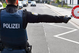 Im Wiesbadener Stadtteil Biebrich in der Siedlung Gräselberg wurden nahe einer Schule in der Wörther-See-Straße  Kontrollen hinsichtlich sogenannter "Elterntaxis" durchgeführt.