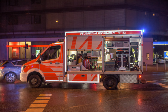 Wiesbadenaktuell Schwerer Crash Nach Vorfahrtsmissachtung In Wiesbaden Vier Personen Verletzt