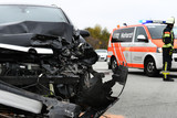 Am Montagmoormittag kam es auf der L3028 zwischen Hochheim und Delkenheim zu einem Auffahrunfall mit zwei Autos. Zwei Personen wurden dabei verletzt. Rettungskräfte waren im Einsatz.