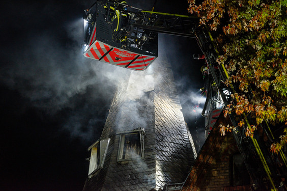 Wiesbadenaktuell: Feuerwehreinsatz: Dachstuhlbrand Nach Blitzeinschlag ...