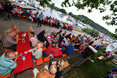 Hafenfest lockt an den Schiersteiner Hafen mit Fahrgeschäften, Drachenbootrennen, illuminierter Bootskorso, Gastronomieständen, Feuerwerk,  Spielemobil und mehr