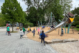 Der umgestaltete Kinderspielplatz Harry-Truman-Straße im Europaviertel in Wiesbaden wurde am Dienstag eröffnet.