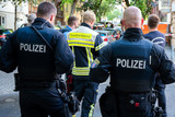 Suizid-Androhung: Ein Mann drohte am Mittwoch sich das Leben zunehmen und löste damit einen Großeinsatz der Polizei und des SEK's im Wiesbadener Stadtteil Kastel aus. Einsatz endet glimpflich