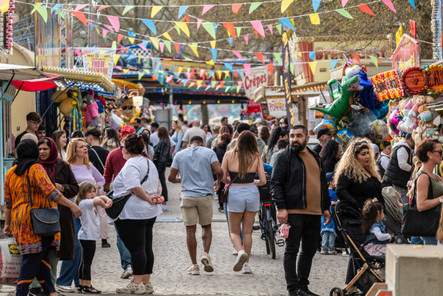 Das beliebte Wiesbadener Frühlingsfest bekommt ein neues Zuhause! Von Freitag, 25., bis Montag, 28. April, erwartet Besucherinnen und Besucher auf dem real-Gelände ein Fest voller Lebensfreude, Spaß und Genuss