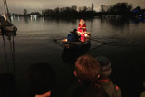 Jugendweihnachtsfeier des Wassersport-Vereins Schierstein - Nikolaus kam über das Wasser