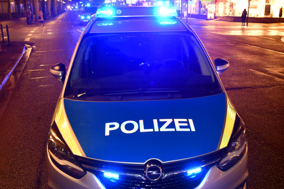 Zwei Täter versuchten in der Nacht zum Donnerstag einen Geldausgabeautomaten der Naspa in Wiesbaden-Erbenheim zu sprengen. Dir Polizei gelang es einen Täter festzunehmen.