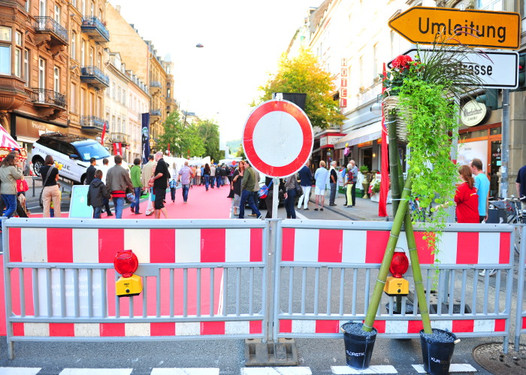 Taunusstraße im ersten September-Wochenende wegen Straßenfest gesperrt.