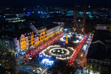 Der Kinder-Sternschnuppen-Markt lockt mit beleuchtetem Wichtelwald auf den Wiesbadener Luisenplatz.