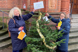 Kindern aus Wiesbaden, die an Weihnachten keine oder nur wenige Geschenke bekommen, eine Freude machen – das ist die Idee der Wunschbaum-Aktion.