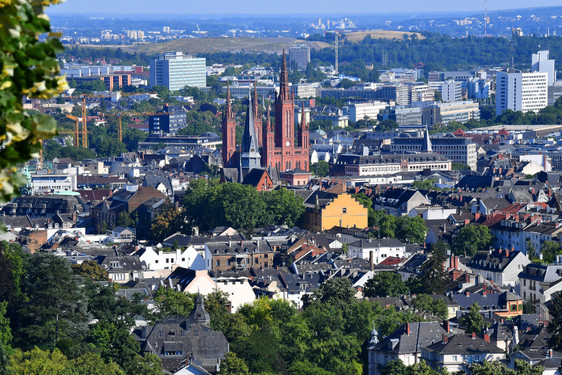 Die neue Broschüre "Was ist los?" beleuchtet wieder Wiesbadener Projekte