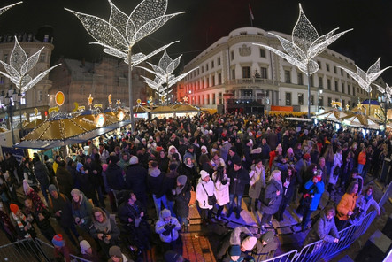 Mit viel "Weihnachtszauber" startet am 26. November der Wiesbadener Sternschnuppen Markt in der Innenstadt.