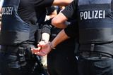 Nach einem Einbruch am Donnerstagabend wurde der Täter  verfolgt und von der Polizei festgenommen in Wiesbaden-Amöneburg.