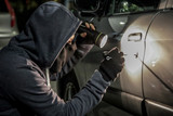In der Nacht von Dienstag auf Mittwoch haben Täter mehrere Autos in Wiesbaden aufgebrochen und die Fahrzeuginnenräume nach Wertsachen durchsucht.