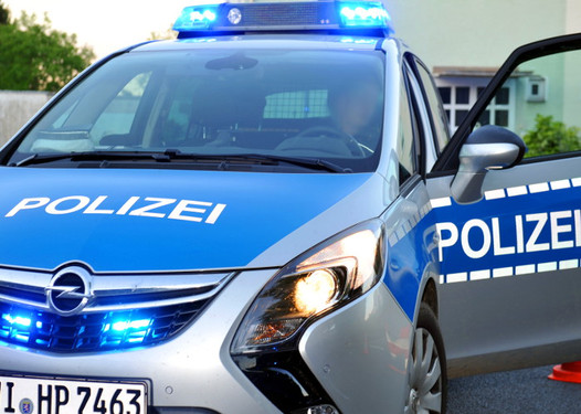 Räuber von "Opfer" in Wiesbaden überwältigt. Polizei hat leichtes Spiel den Täter festzunehmen.