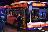 Streitigkeiten in Linienbus endeten am Mittwochabend in Handgreiflichkeit an einer Bushaltestelle in Wiesbaden.