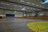 Die Sanierungsarbeiten der Sporthalle Schelmengraben in Wiesbaden-Dotzheim sind abgeschlossen und die Halle ist somit wieder nutzbar.