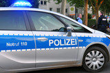 Mann zieht in Linienbus in Wiesbaden-Breckenheim Hose vor Jugendlicher herunter. Polizei sucht Zeugen.