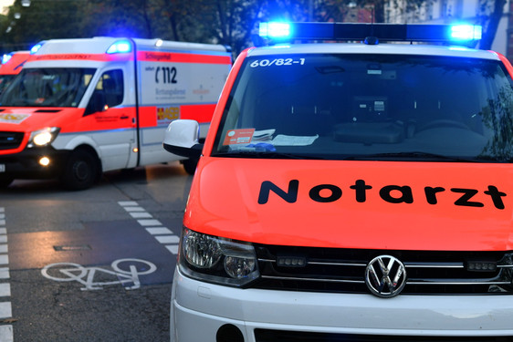 Am Dienstagmorgen ist eine Radfahrerin auf dem 1. Ring in Wiesbaden von einem Autofahrer übersehen und bei einem Unfall schwer verletzt worden.