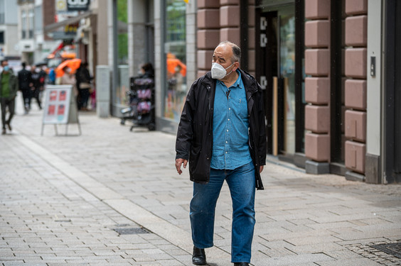 Mit der "2G-Bändchenlösung" müssen Kund:innen beim Shoppen nur einmal ihren Impf- oder Genesenenstatus nachweisen