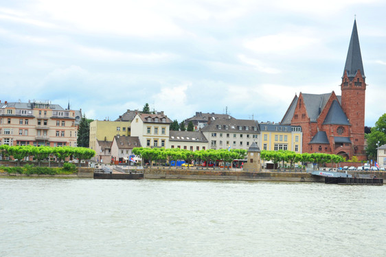 Die Planung für das Riesenrad am Rheinufer in Biebrich wird fortgesetzt.