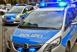 Ein Räuber bedrohte am Dienstagabend in Wiesbaden-Biebrich einen Angestellten eines Supermarktes mit einem Messer und erbeutete Bargeld.