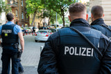 Spurensuche der Kriminalpolizei Wiesbaden am Mittwoch in der Siedlung Klarenthal im Bereich der Heinz-Ranly-Straße nach einem Mord an einer 81-jährigen Frau.