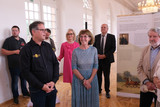 Eike Schwarz und Stella Junker (von links) führten als Kurator:innen durch die neue Ausstellung zum Schlosspark Biebrich und zu Friedrich Ludwig von Sckell.