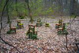Mensch-Natur-Kultur: Sechste Kunstaktion im Stadtwald Wiesbaden ab März. Die Objekte sind im Bereich des Forsthaus Kohlheck zu finden.