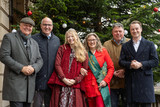 Der Waldbesitzerverbands, hat dem Chef der Staatskanzlei, Staatssekretär Benedikt Kuhn, am Donnerstag einen Weihnachtsbaum für die Hessische Staatskanzlei übergeben.