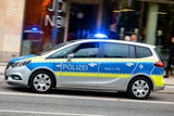 Ein Jugendlicher flüchtete am Mittwochnachmittag ohne Führerschein mit gestohlenem Motorroller vor Polizei. Es kam zu einer halsbrecherischen Verfolgungsfahrt durch die Wiesbadener Innenstadt.