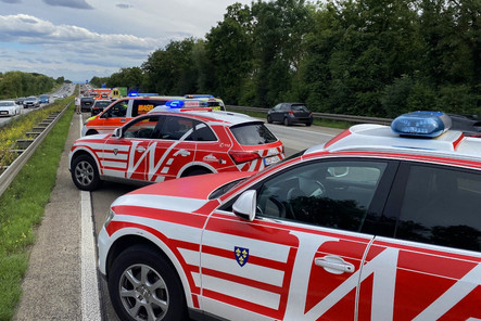 Auf der Autobahn A3 kam es am Sonntagnachmittag in Höhe Wiesbaden-Medenbach zu einem Verkehrsunfall mit fünf beteiligten Autos. Dabei wurden 14 Personen verletzt. Zahlreiche Rettungskräftewaren im Einsatz.