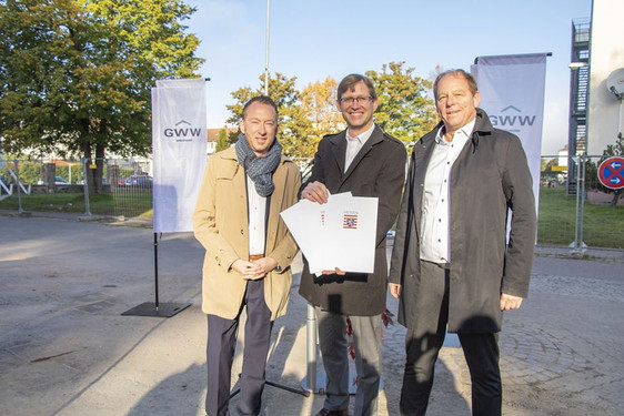 Die Wiesbadener Wohnungsbaugesellschaft GWW erhält vom LAnd Hessen rund 37 Millionen Euro. Das Geld ist für insgesamt drei Bauprojekte bestimmt. In Klarenthal, Kostheim und Kastel werden insgesamt 310 neue Wohnungen entstehen.