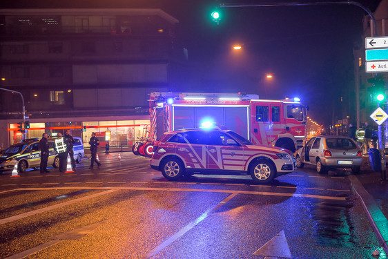 Wiesbadenaktuell Schwerer Crash Nach Vorfahrtsmissachtung In Wiesbaden Vier Personen Verletzt