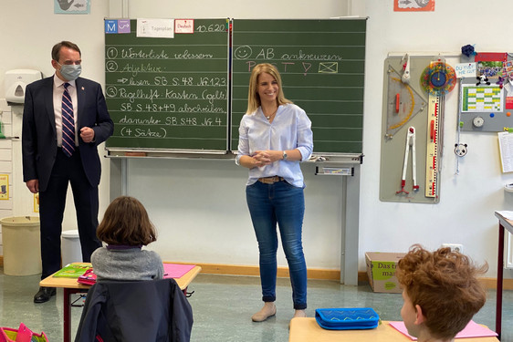 Kultusminister Alexander Lorz in der Robert-Schumann-Schule.