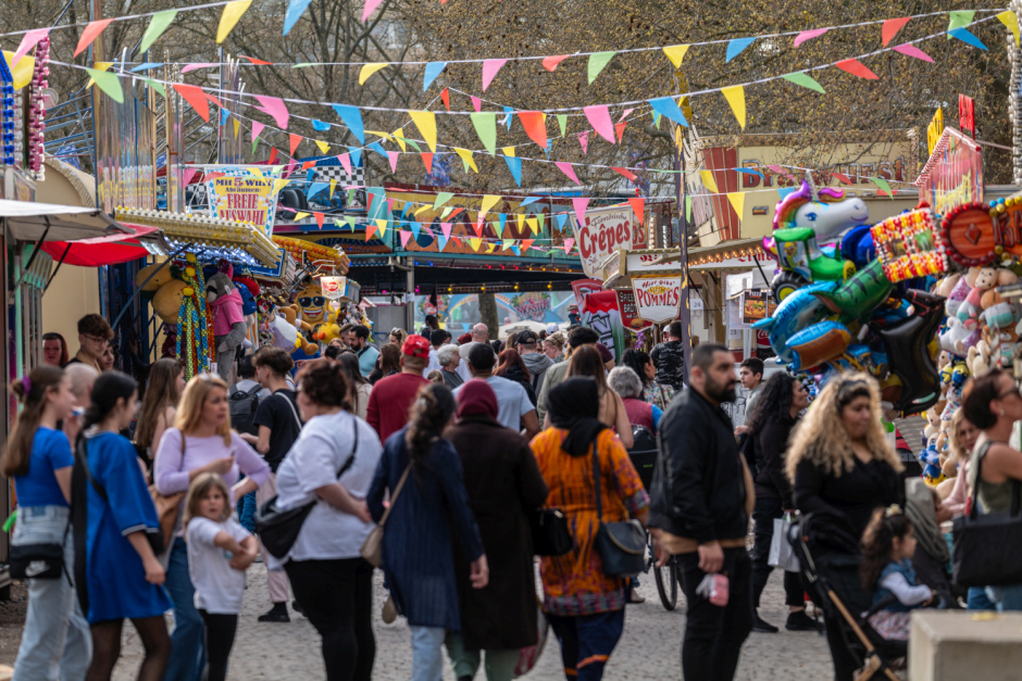 Das Wiesbadener Frühlingsfest findet in diesem Jahr von Freitag, 25., bis Montag, 28. April, auf dem real-Gelände statt.
