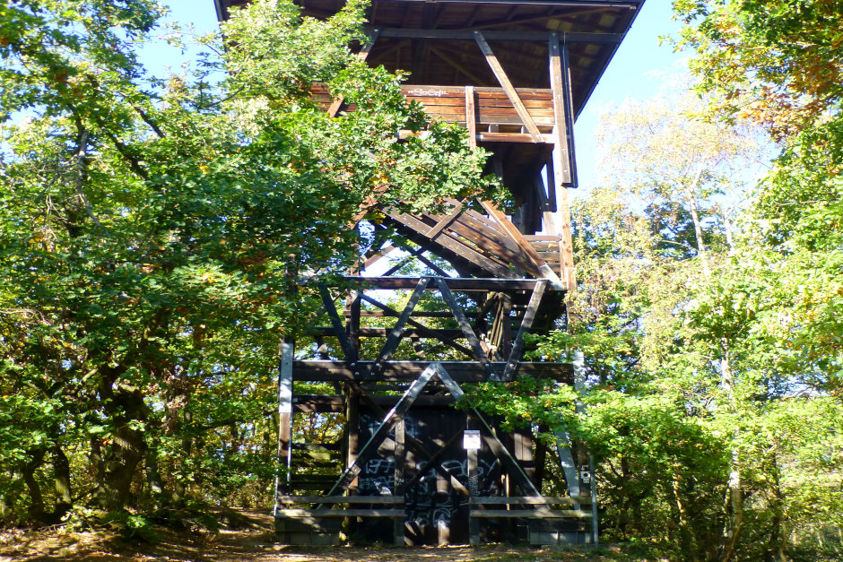 Der Aussichtsturm Goethestein in Wiesbaden-Frauenstein muss gesprengt werden.