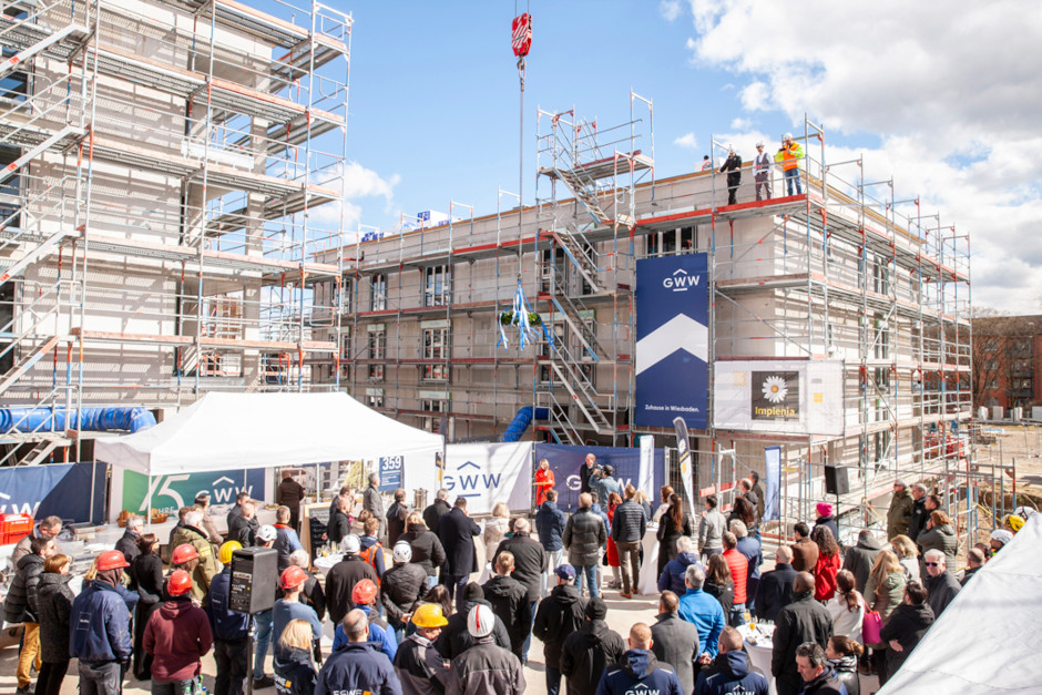 Auf dem Gräselberg im Wiesbadener Stadtteil Biebrich wurde das Richtfest für die Bauabschnitte 4, 7 und 8 gefeiert.