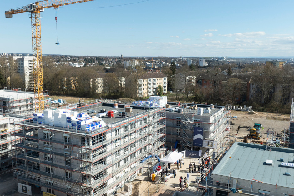 Auf dem Gräselberg im Wiesbadener Stadtteil Biebrich wurde das Richtfest für die Bauabschnitte 4, 7 und 8 gefeiert.